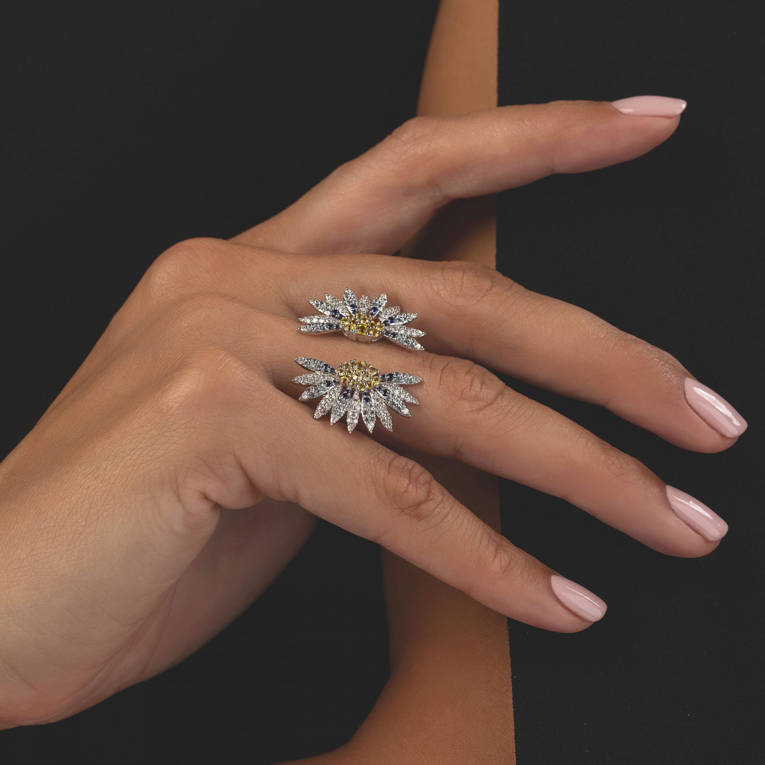 Bloom Ring in 18k white gold with diamonds, blue sapphire, yellow sapphire and blue topaz, view 3
