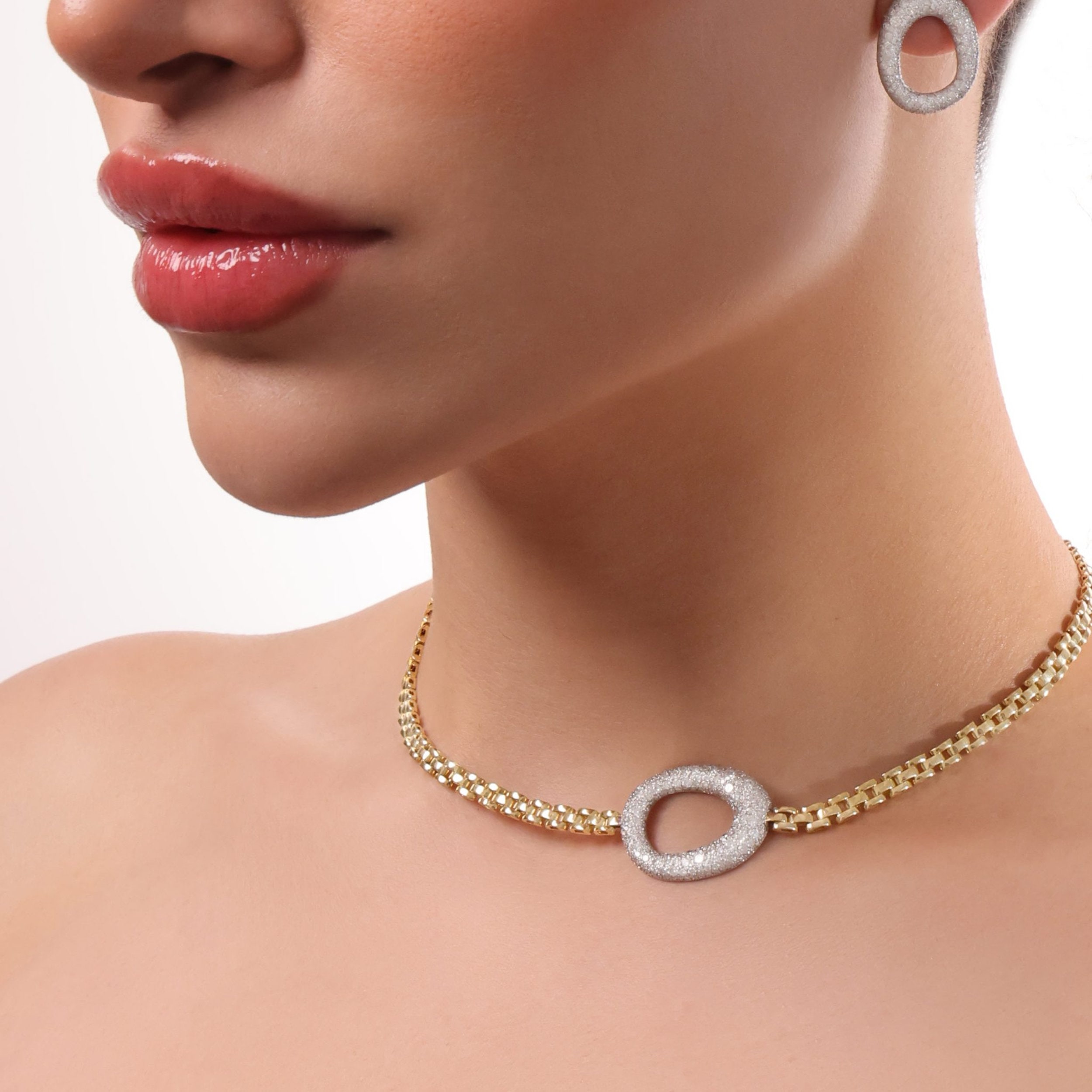 Endless D Earrings in 18k white gold with diamonds, view 2