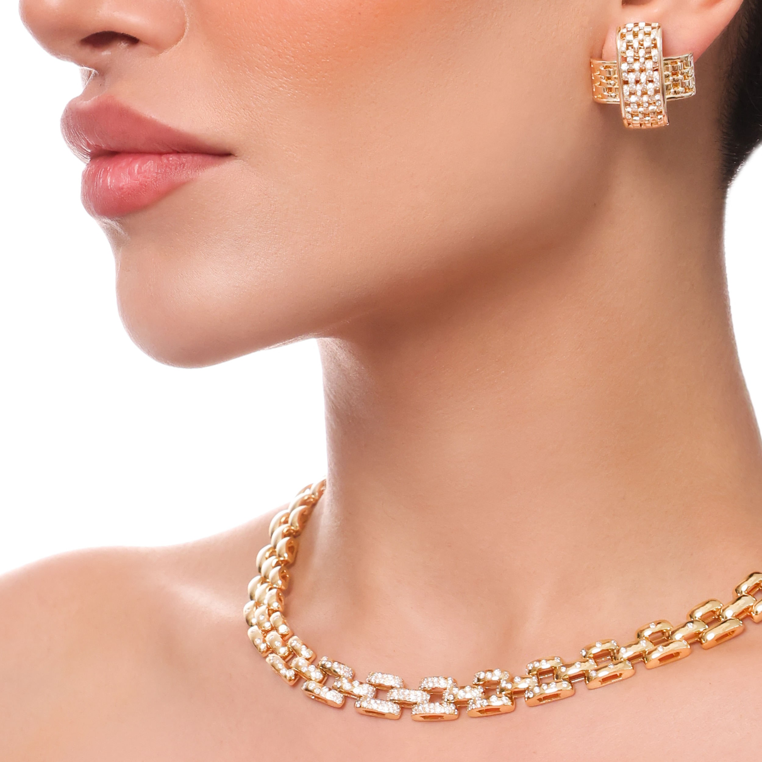 Endless XG Earrings in 18k yellow gold with diamonds, view 2