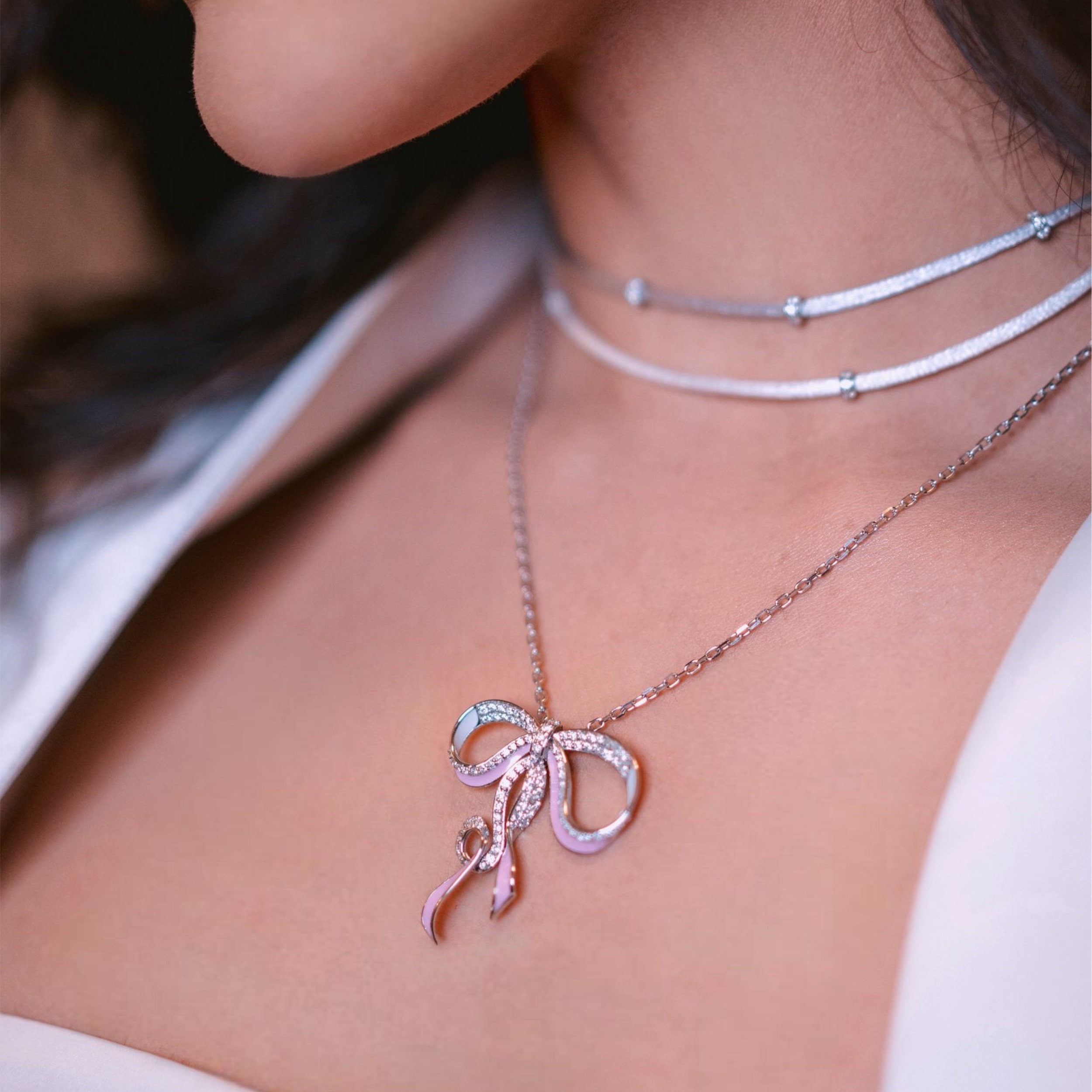 Graceful Knots Necklace in 18k white gold with diamonds, view 3