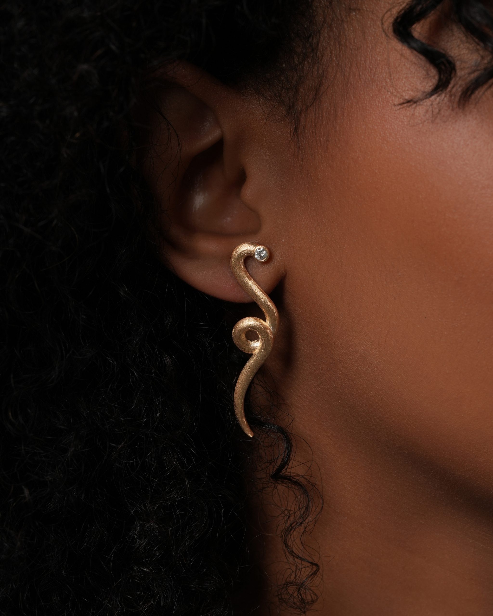 La Via Big Earrings in 18k yellow gold with diamonds, view 3