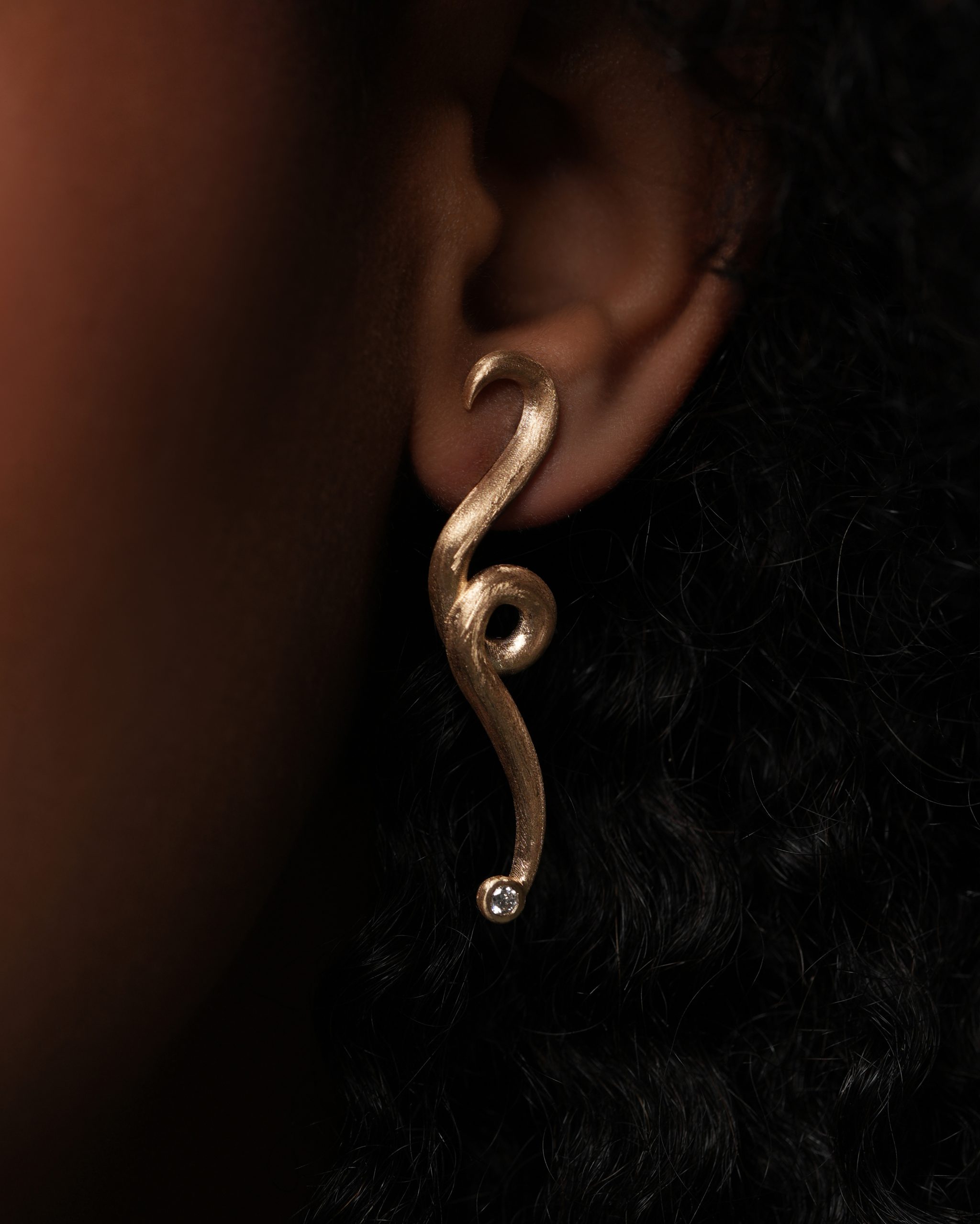 La Via Big Earrings in 18k yellow gold with diamonds, view 4