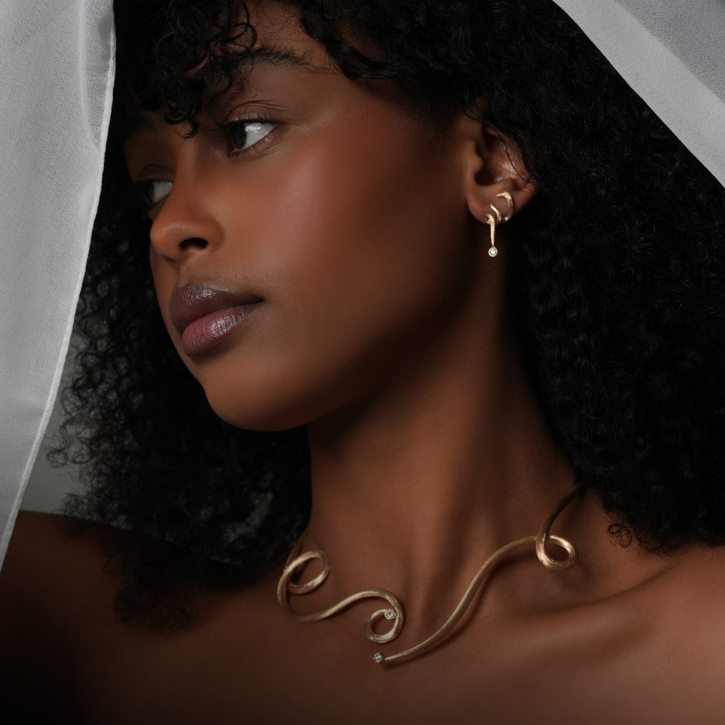 La Via Small Earrings in 18k yellow gold with diamonds, view 3