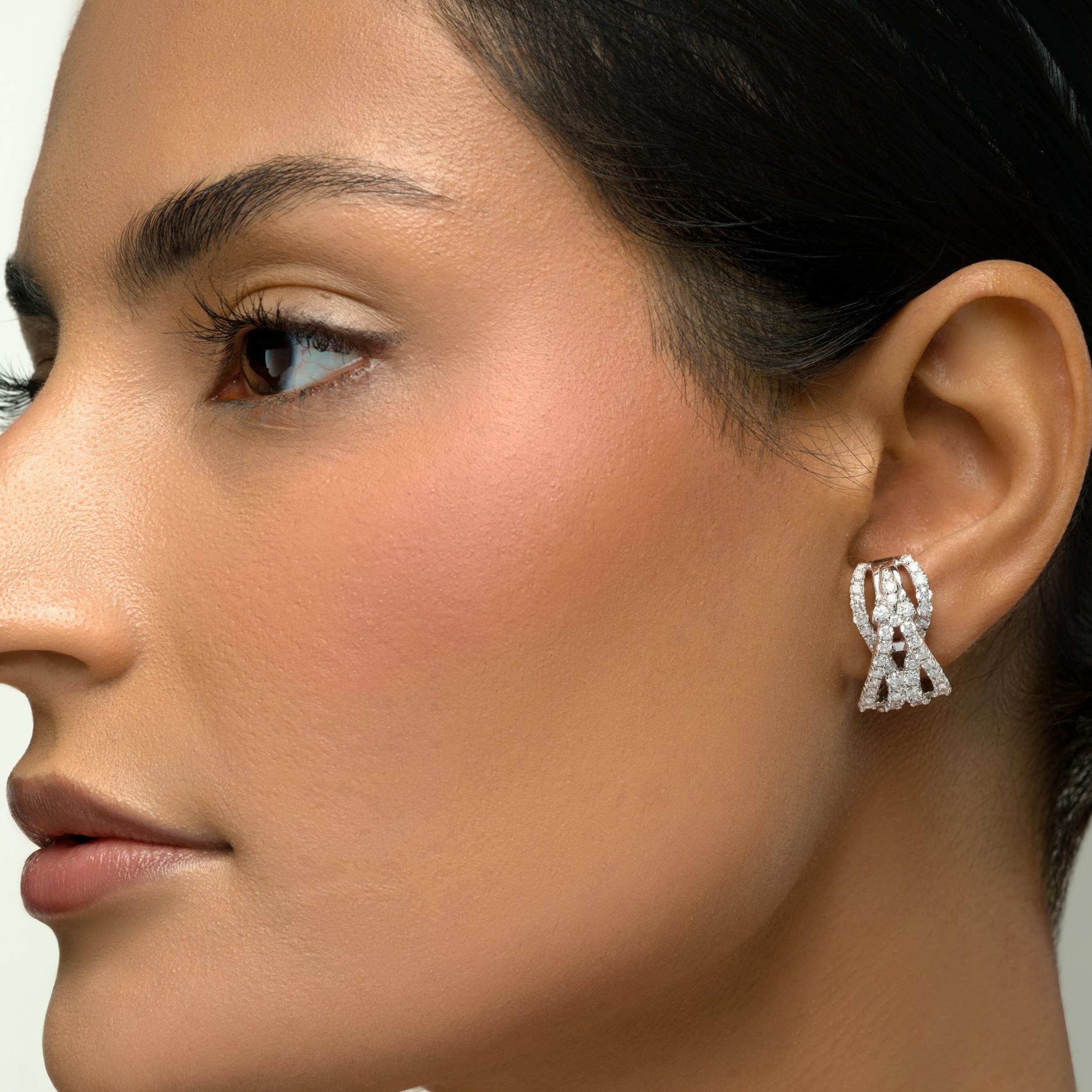 Wave Earrings in 18k white gold with diamonds, view 3