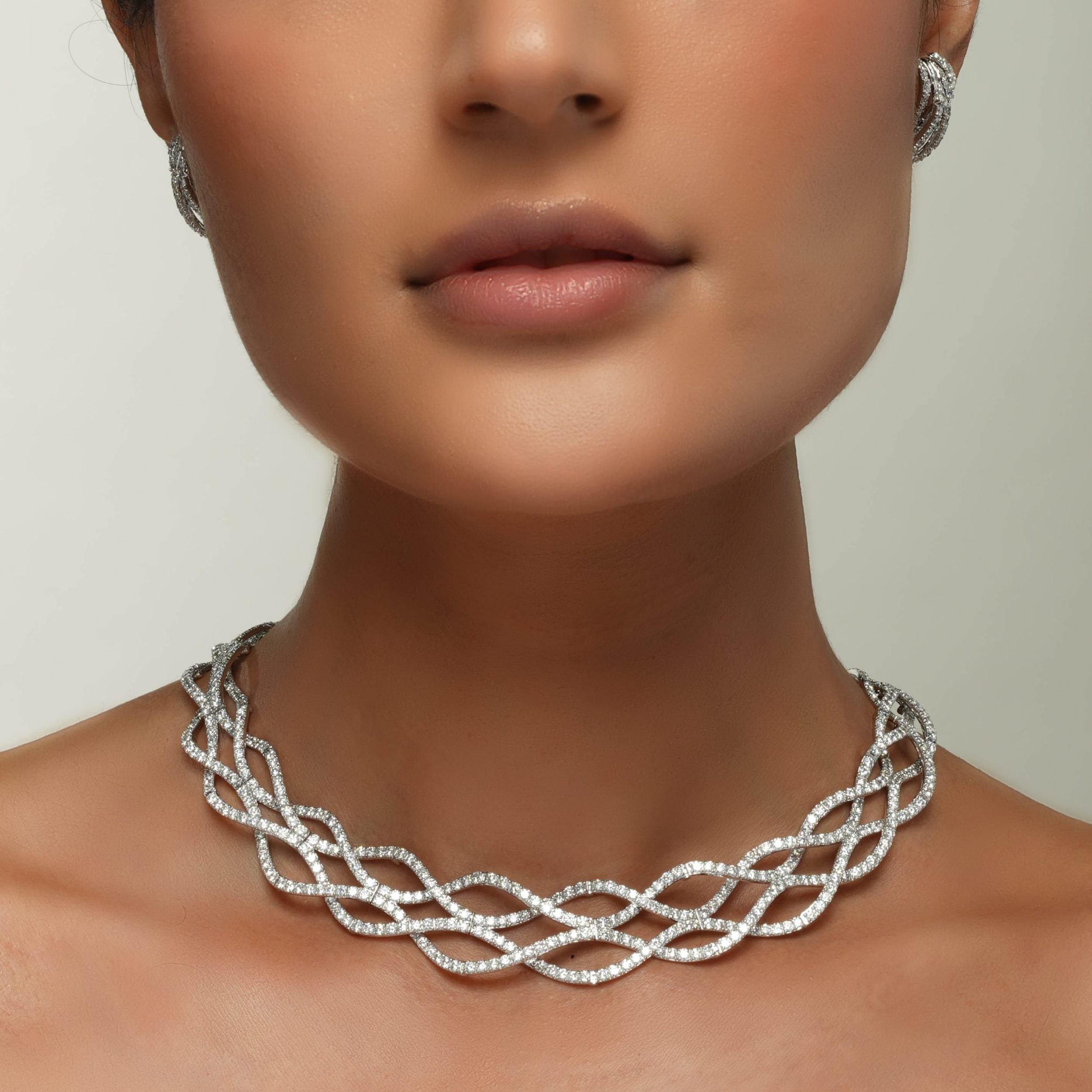 Wave Necklace in 18k white gold with diamonds, view 2