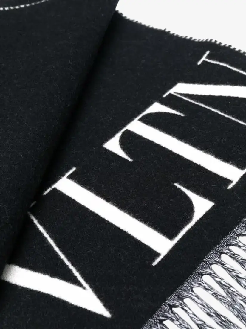 Shall Valentino Knitted Logo