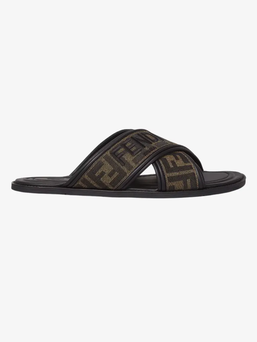 Shapka Fendi Slides