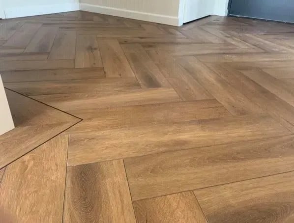 Gelasta Callisto Visgraat 4200 Natural Oak Dark - PVC vloer in bruin (foto 3)