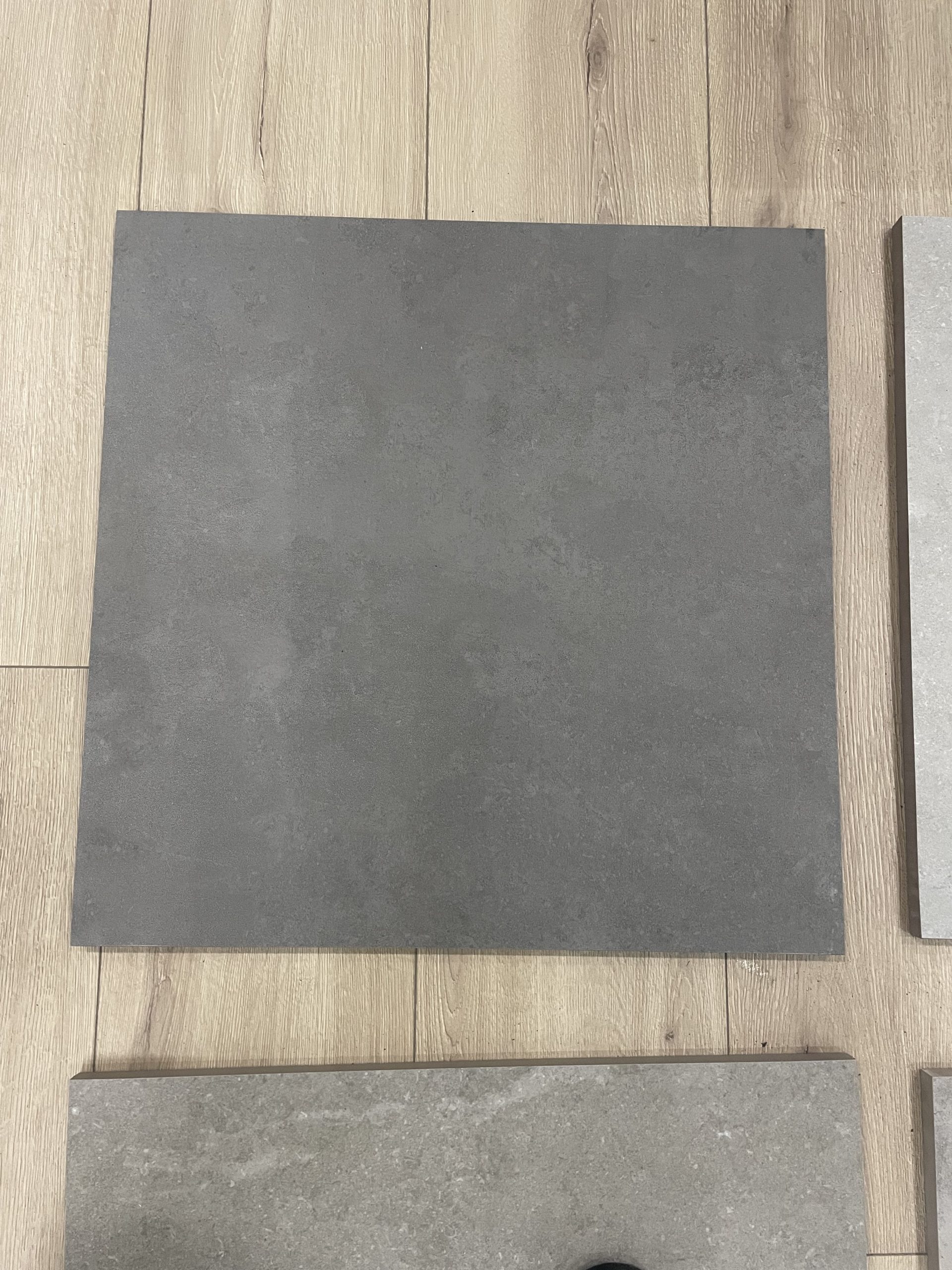 Keramische Tuintegels 60x60x2cm - kleur grijze tegels (foto 3)