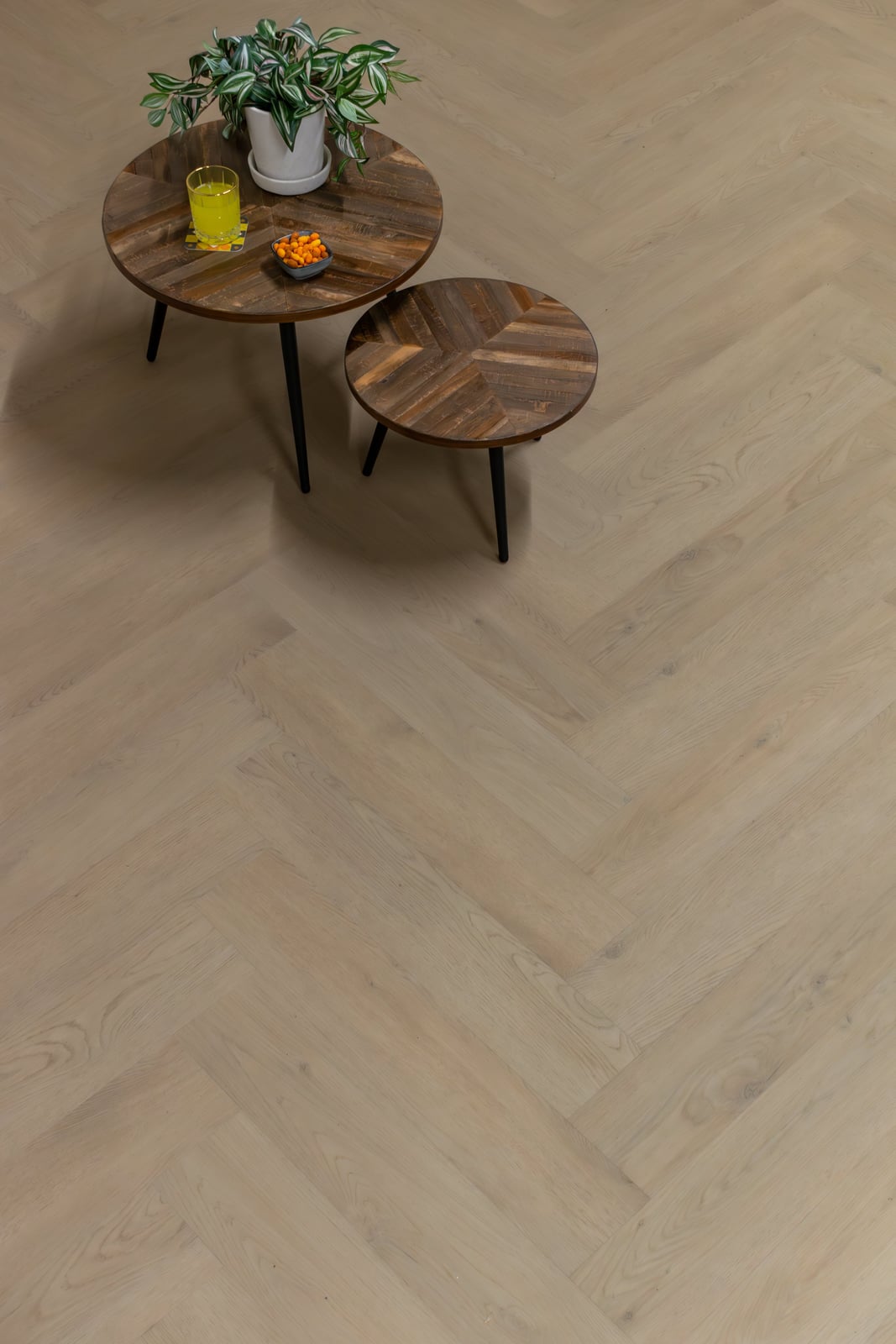 Gelasta Mystiq Visgraat Rigid Click 2903 Smoked light - PVC vloer in beige (foto 3)