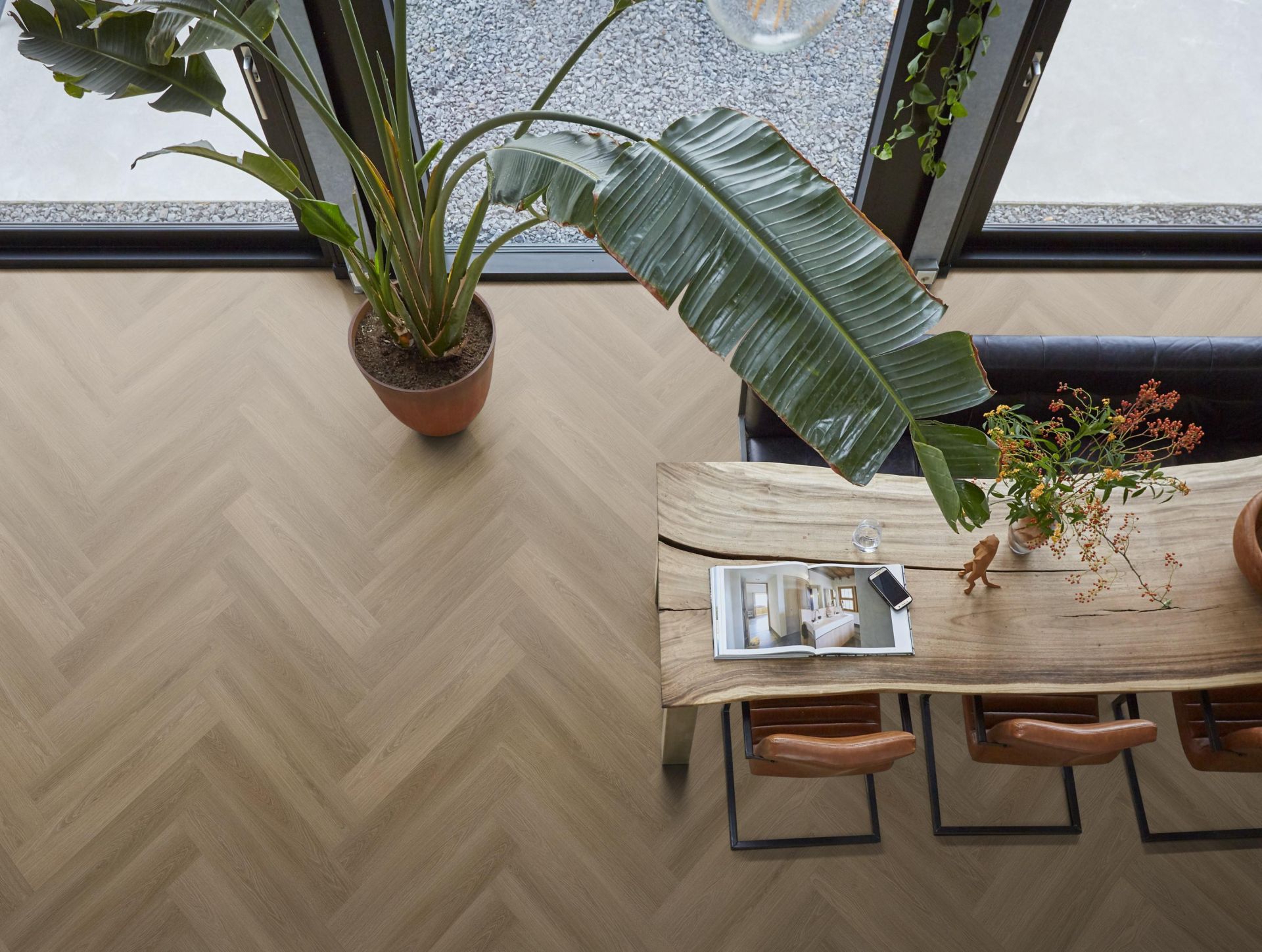 YUP XL Brentford herringbone click SRC dark oak - PVC vloer in beige, visgraat (foto 2)