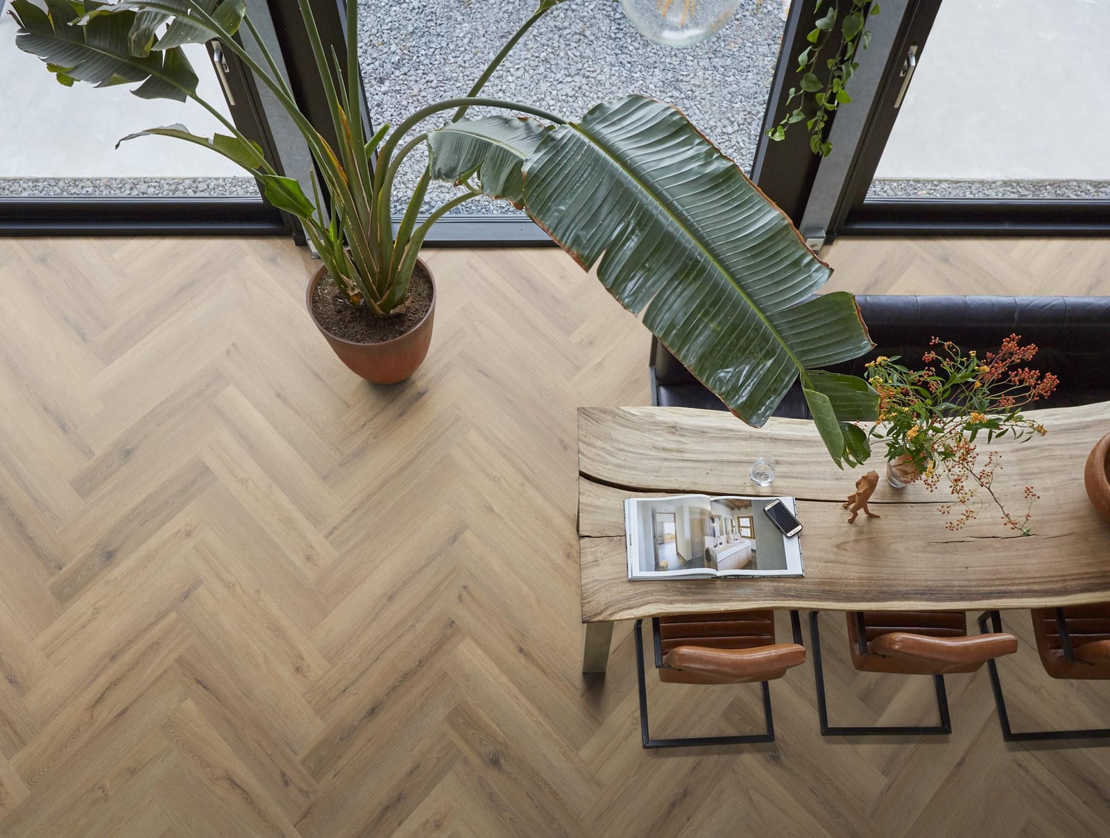 YUP XL Greenford herringbone click SRC light brown - PVC vloer in bruin, visgraat (foto 3)