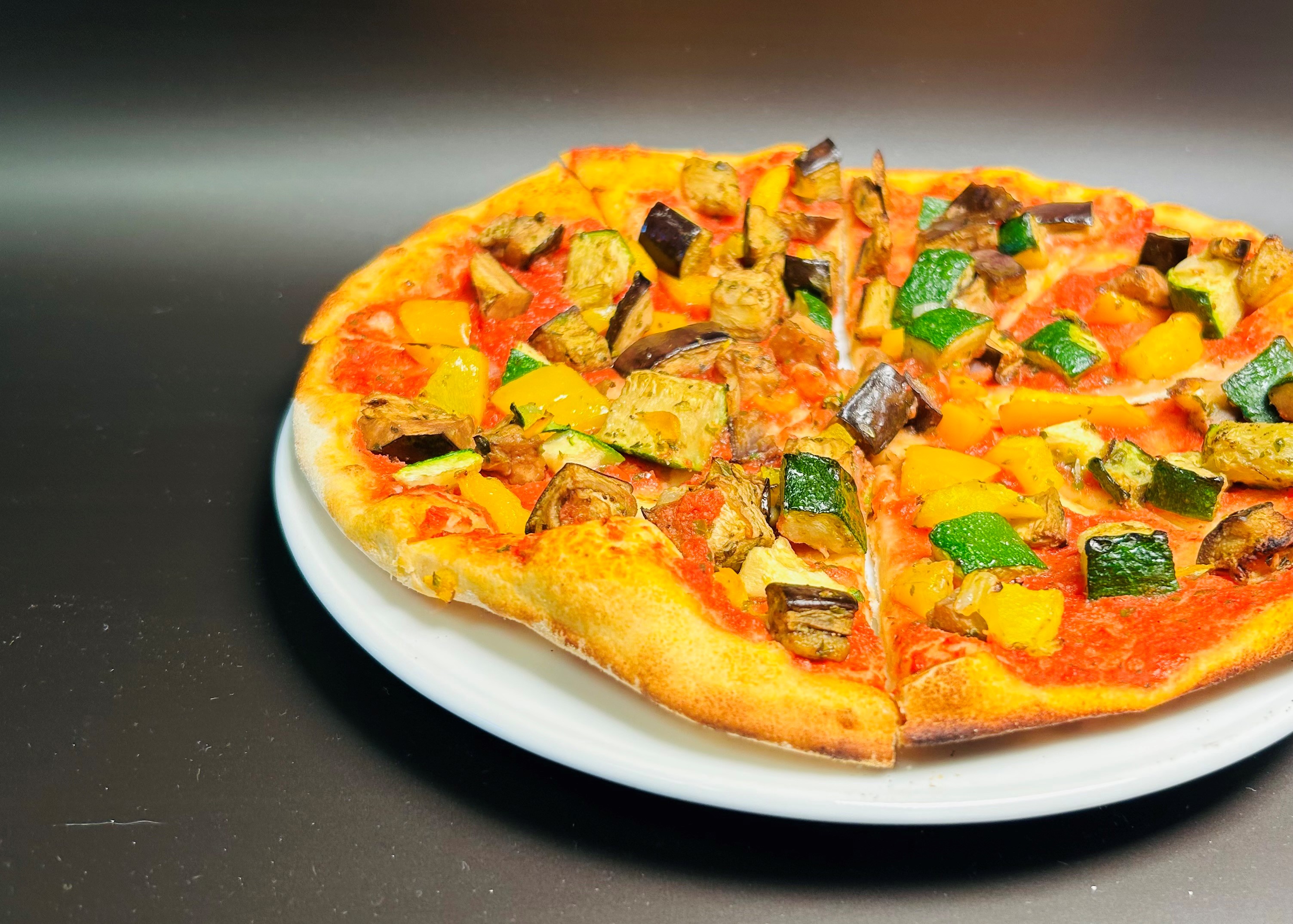 Pizza Verdure mit Paprika, Aubergine und Zucchini