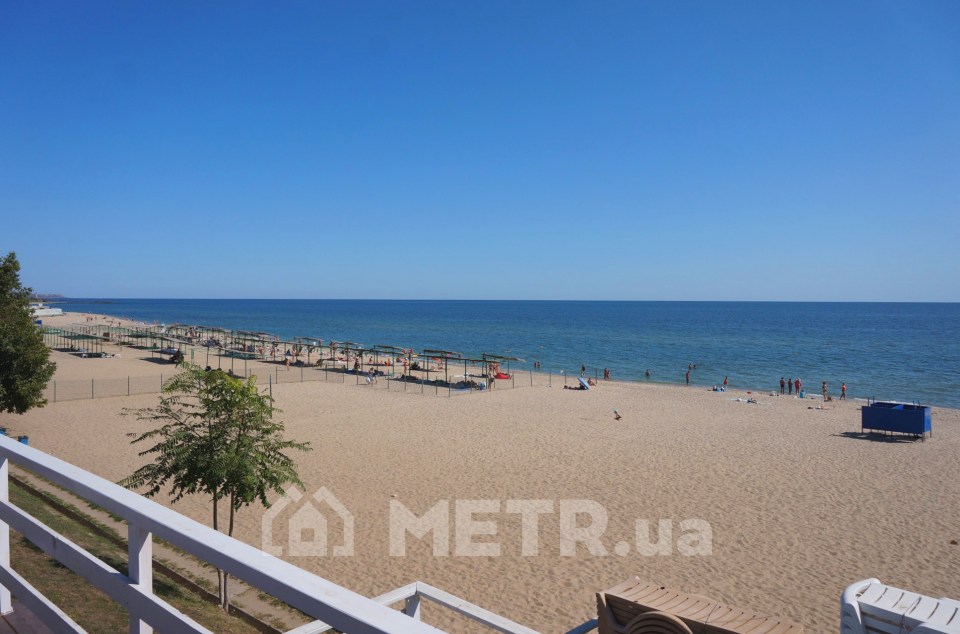 Фото городского пляжа Черноморска в сентябре