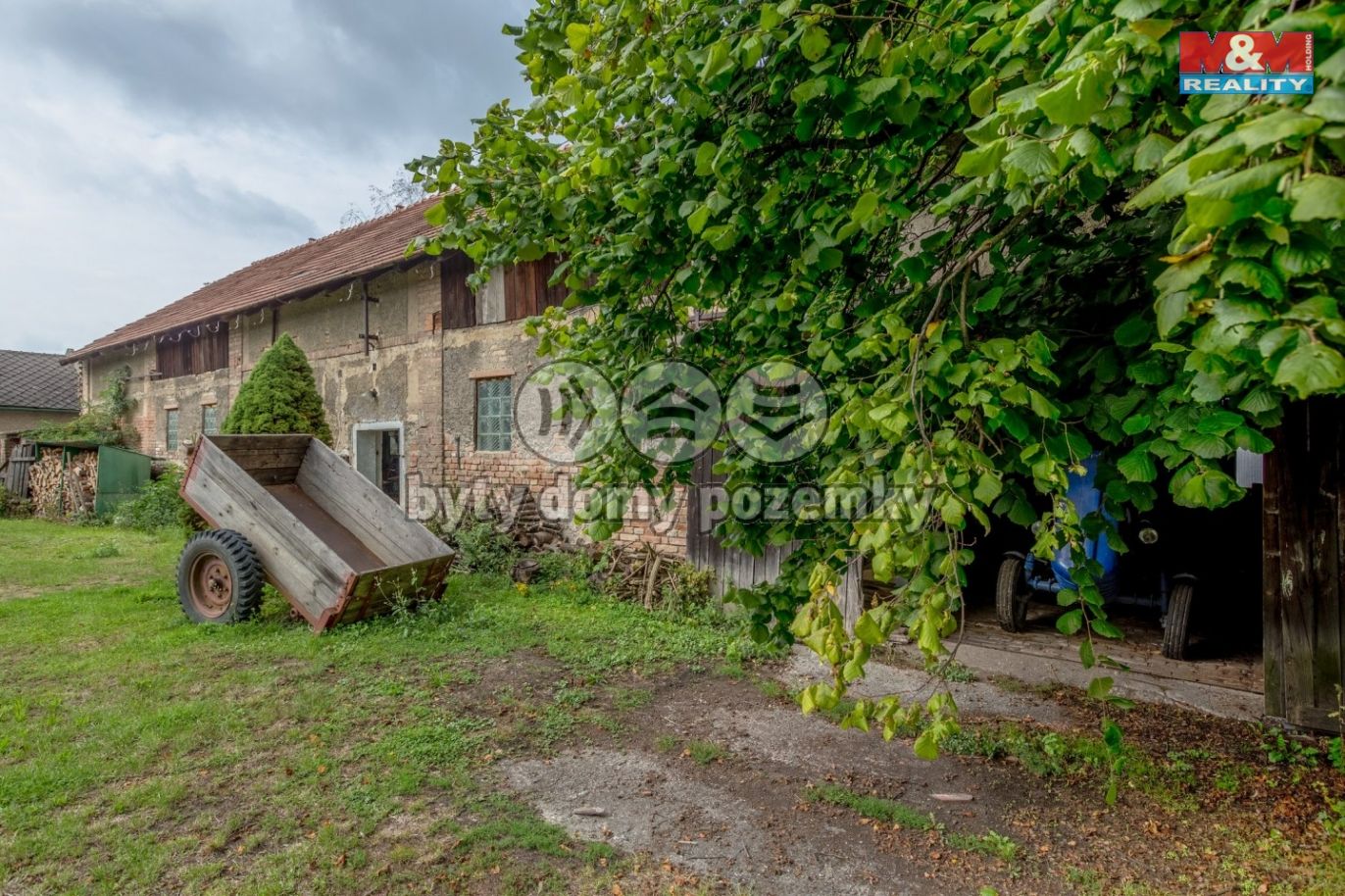 pozemek a stodola
