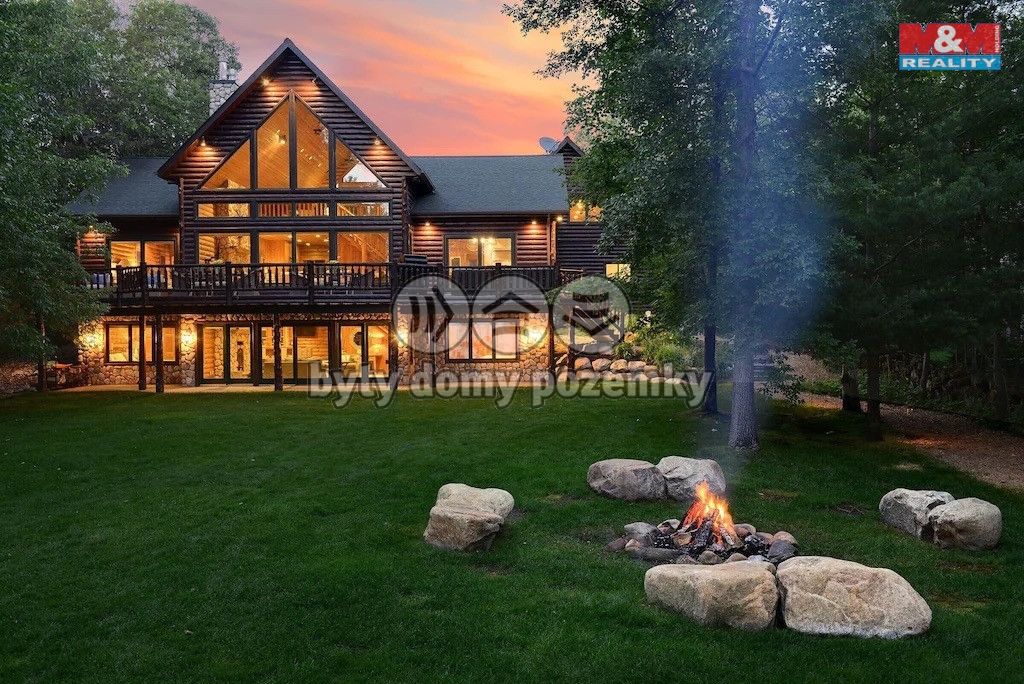 0-luxury-home-features-white-house-exterior Large.jpeg