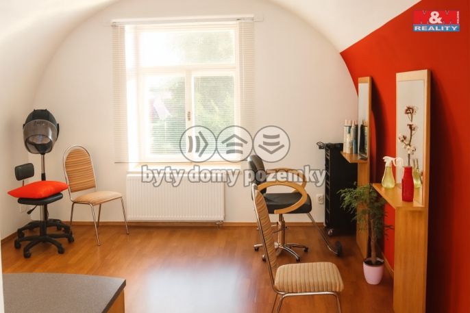 Pronájem, Obchod a služby, Hranice