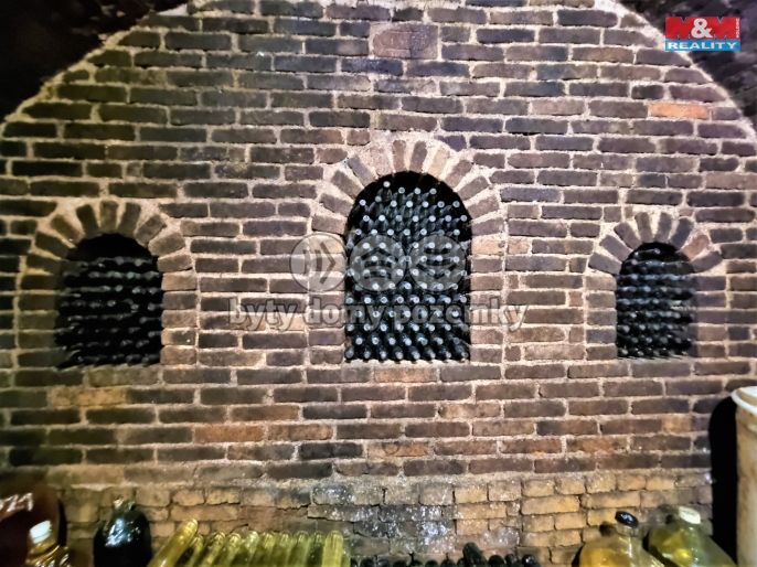 Prodej, Vinný sklep, Perná