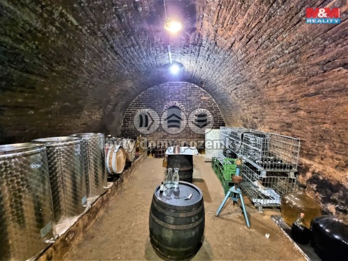 Prodej, Vinný sklep, Perná