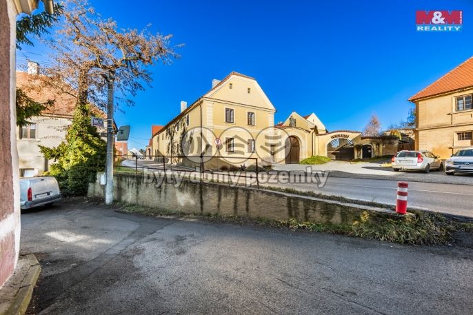 Pronájem, Zemědělská usedlost, Dobrovíz