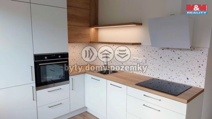 Pronájem, Byt 1+kk, Hradec Králové