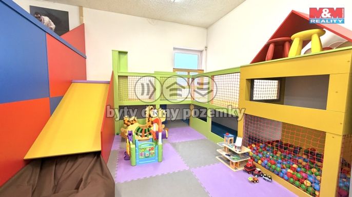 Pronájem, Obchod a služby, Louny