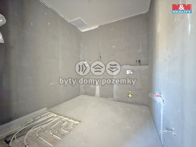 Prodej, Byt 4+kk, Obrataň