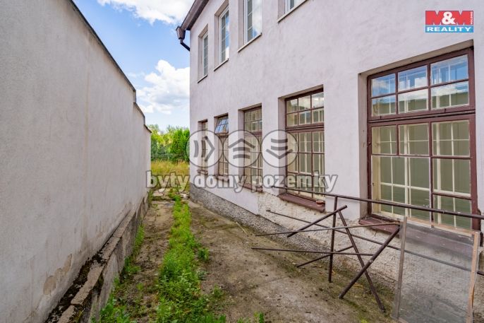 Pronájem, Obchod a služby, Počátky