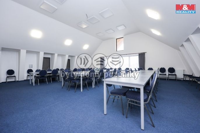 Prodej, Obchod a služby, Zvole