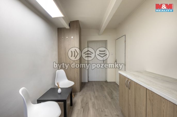 Pronájem, Obchod a služby, Louny