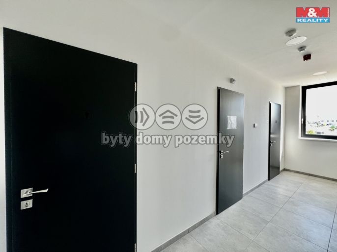 Pronájem, Obchod a služby, Nupaky