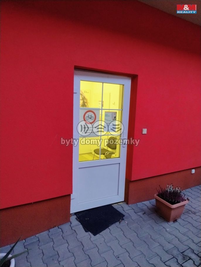 Pronájem, Obchod a služby, Kravaře