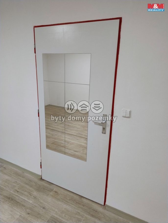 Pronájem, Obchod a služby, Kravaře