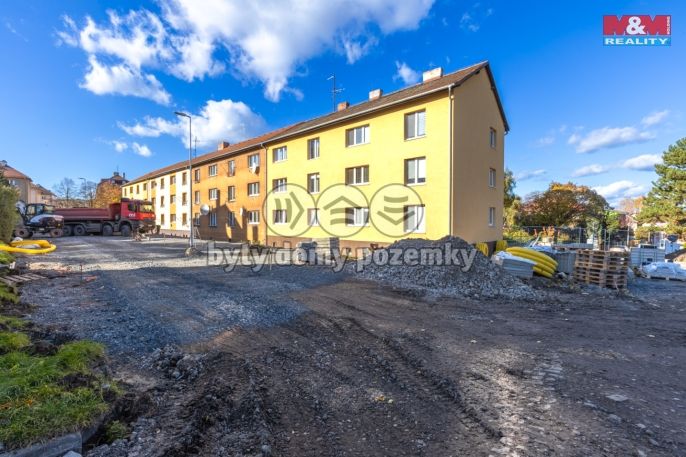 Pronájem, Obchod a služby, Louny