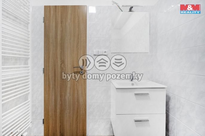 Pronájem, Byt 1+kk, Plazy