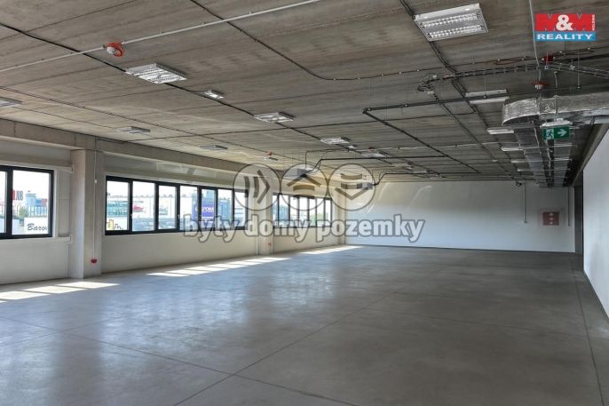 Pronájem, Obchod a služby, Nupaky