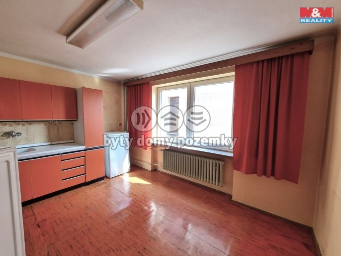 Prodej, Obchod a služby, Píšť