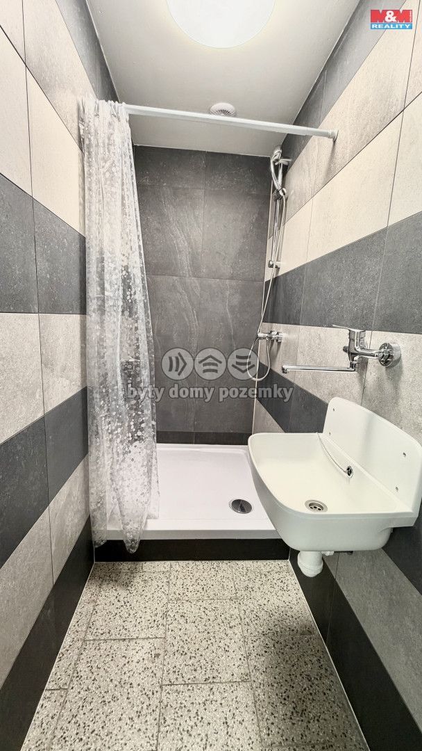 Pronájem, Obchod a služby, Louny