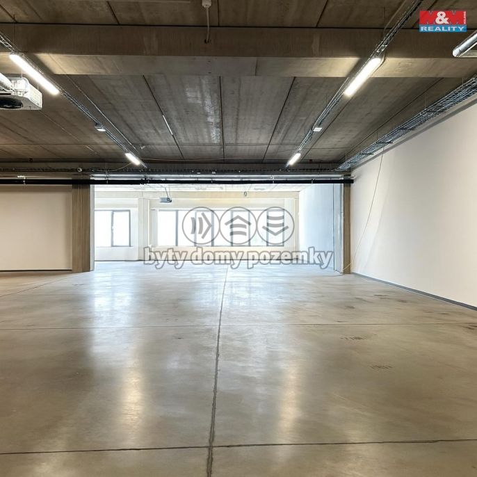 Pronájem, Obchod a služby, Nupaky