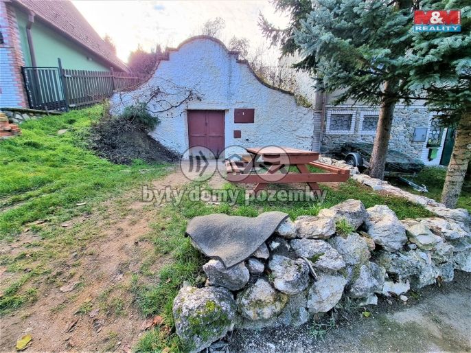 Prodej, Vinný sklep, Perná