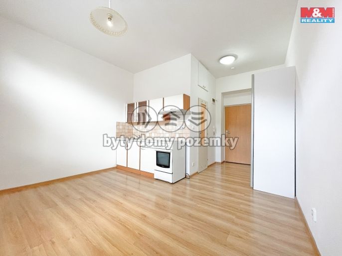 Pronájem, Byt 1+kk, Hradec Králové