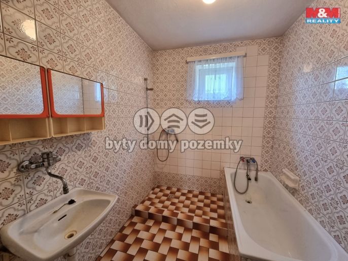 Prodej, Obchod a služby, Píšť