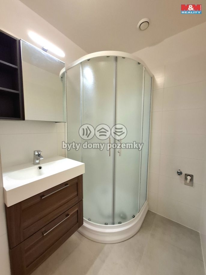 Pronájem, Byt 1+kk, Klecany