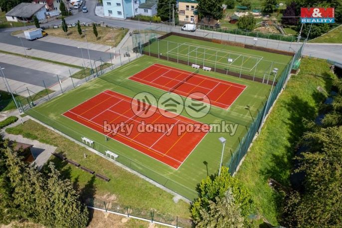 Prodej, Obchod a služby, Píšť