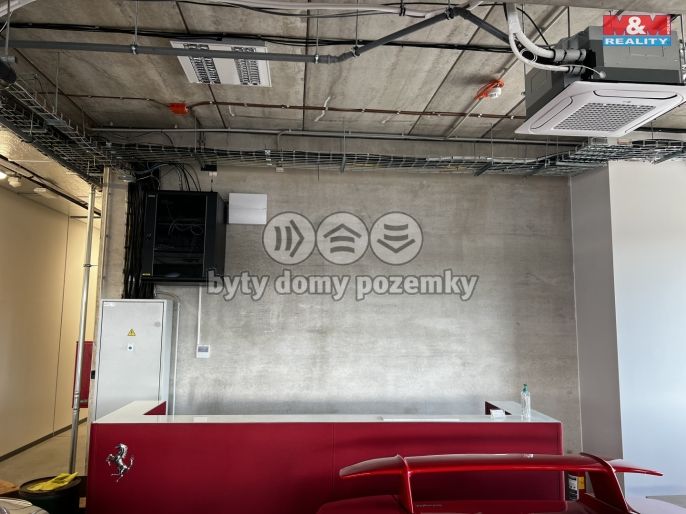 Pronájem, Obchod a služby, Nupaky