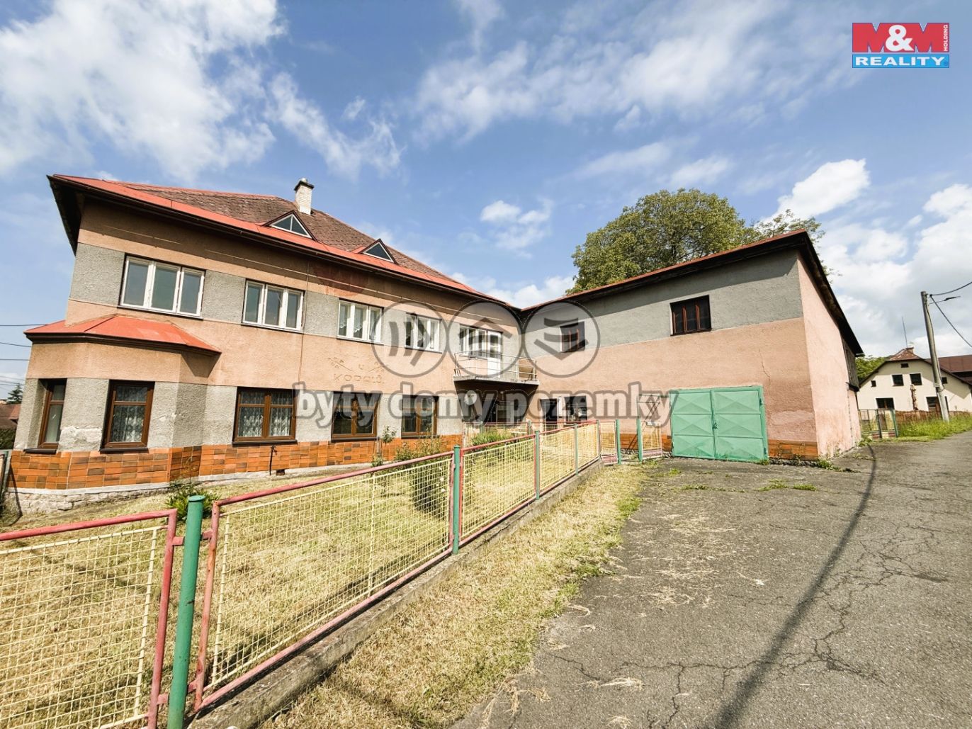 Dům
