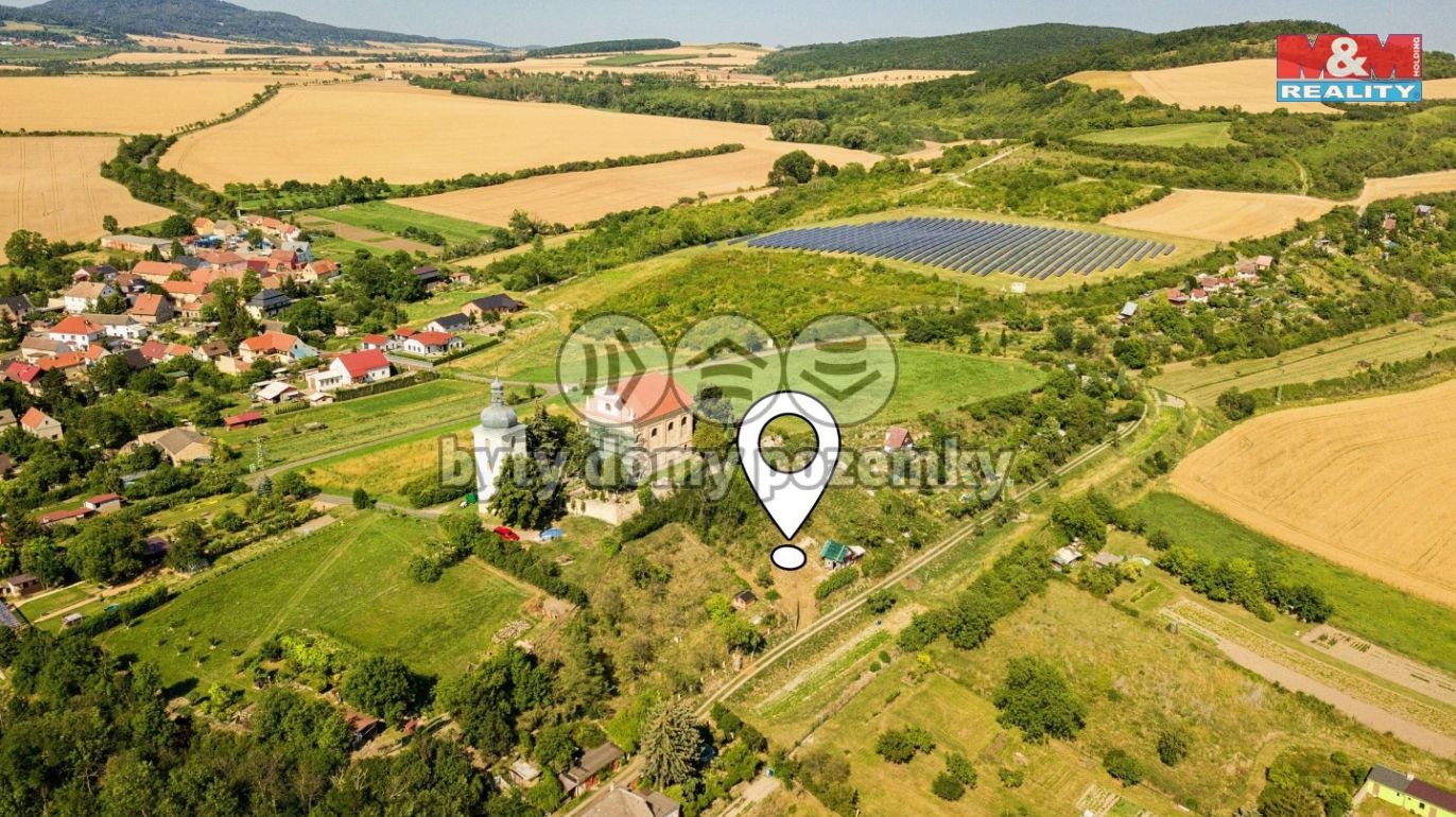 Obec - letecký pohled na zahradu