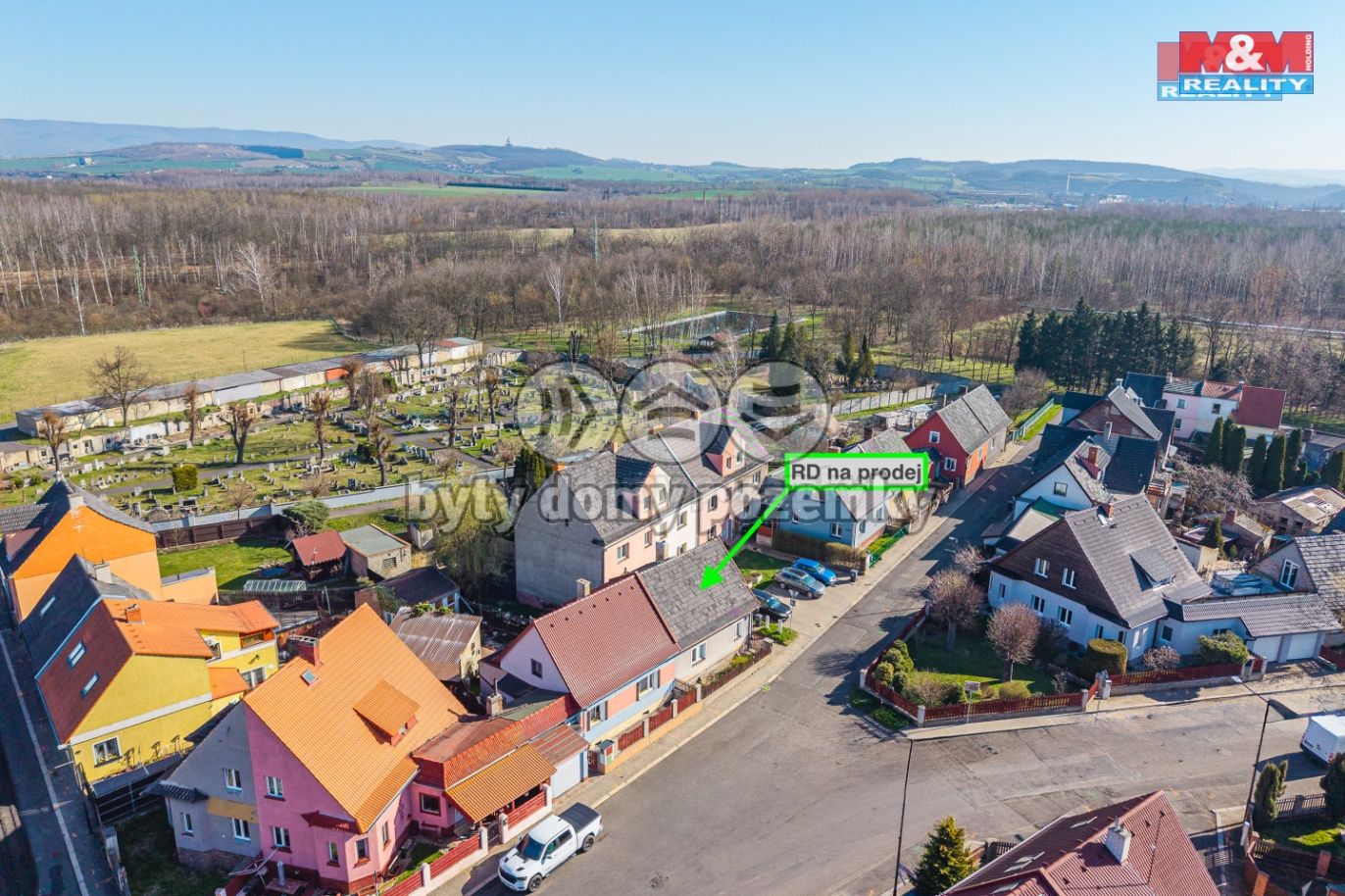 Pohled na dům a okolí