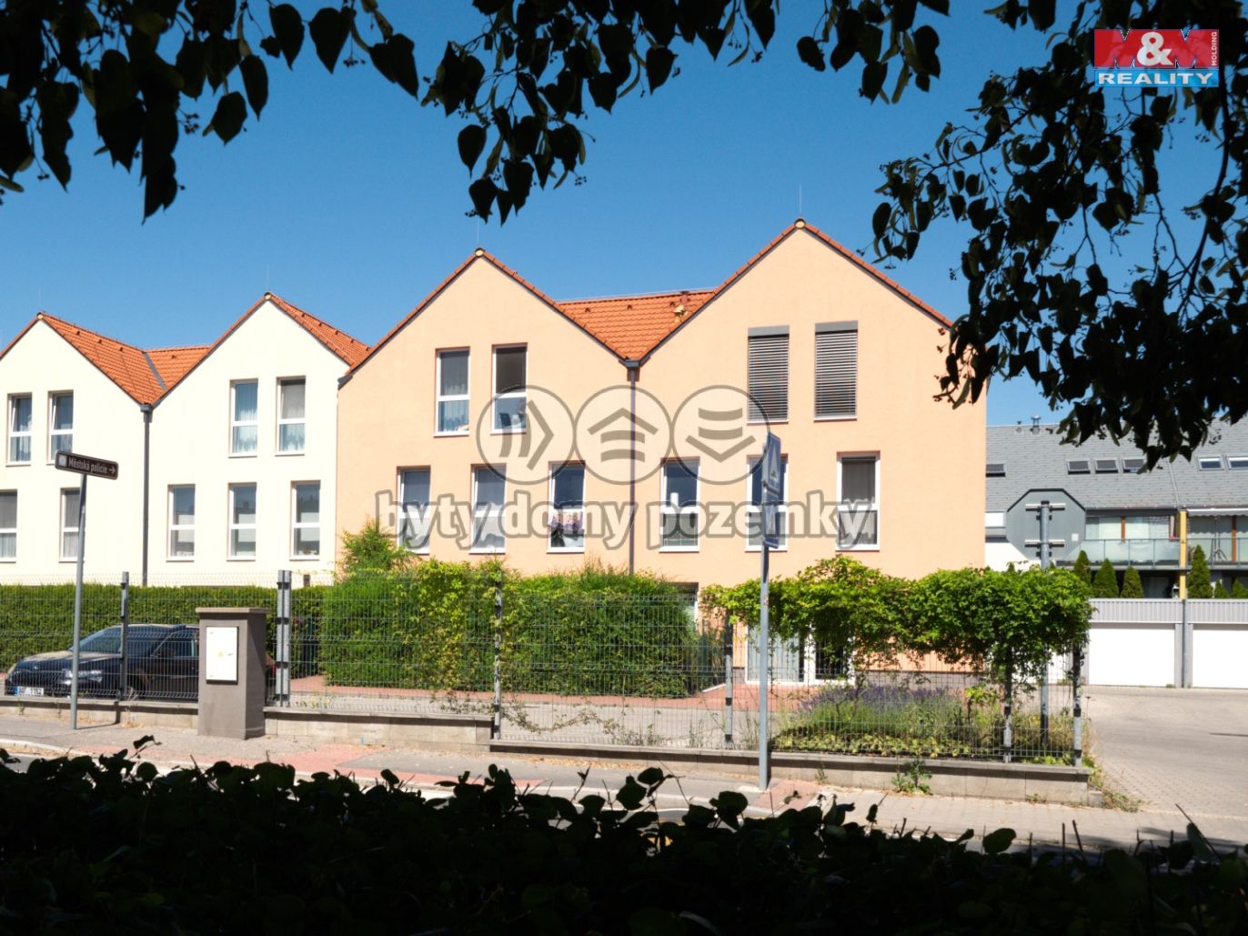 DŮM