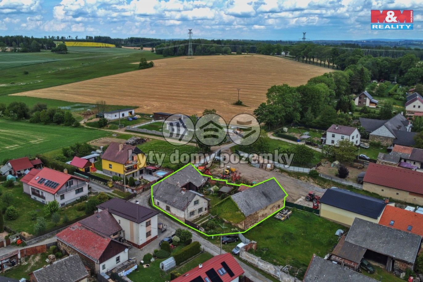Dům a okolí